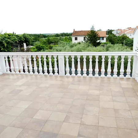 Excellente Belvedere * Pula